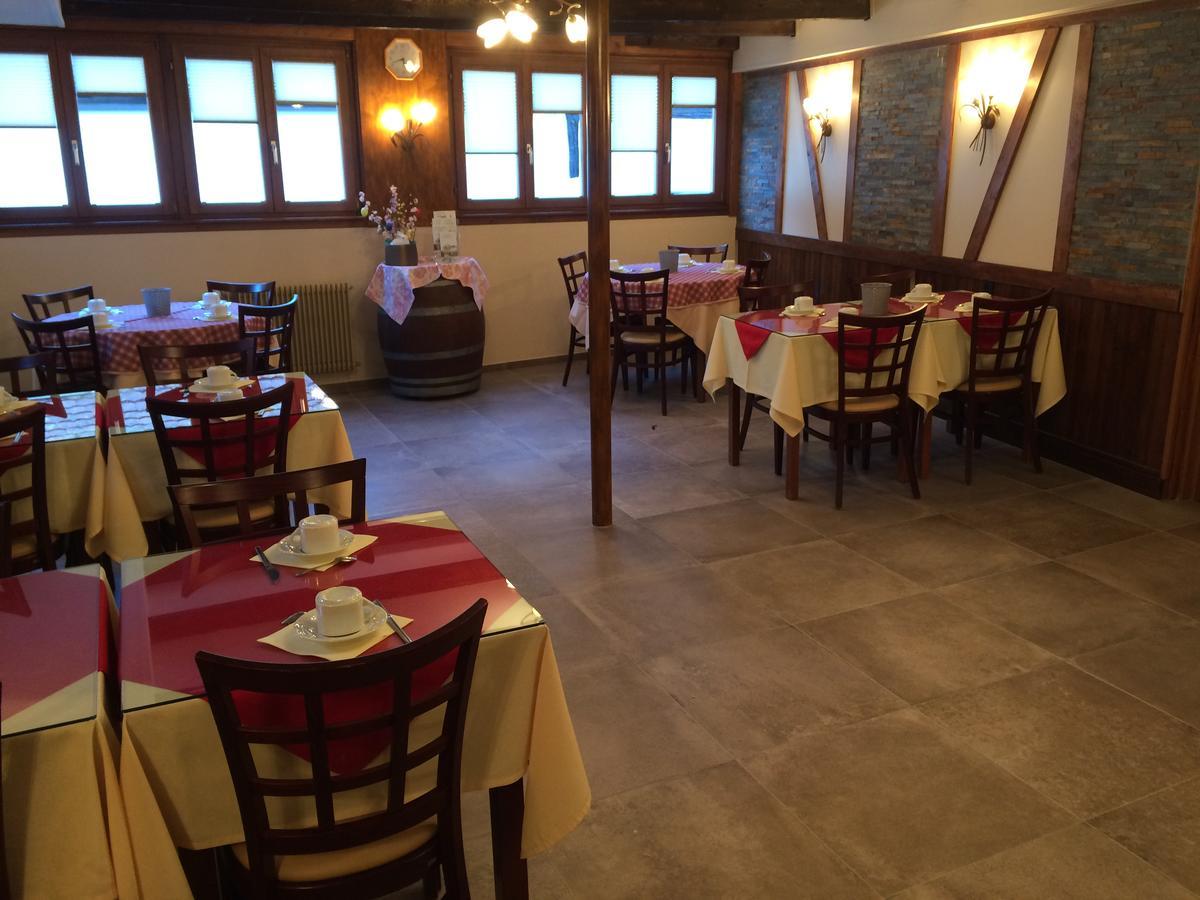 Auberge Des Trois Chateaux Eguisheim Dış mekan fotoğraf